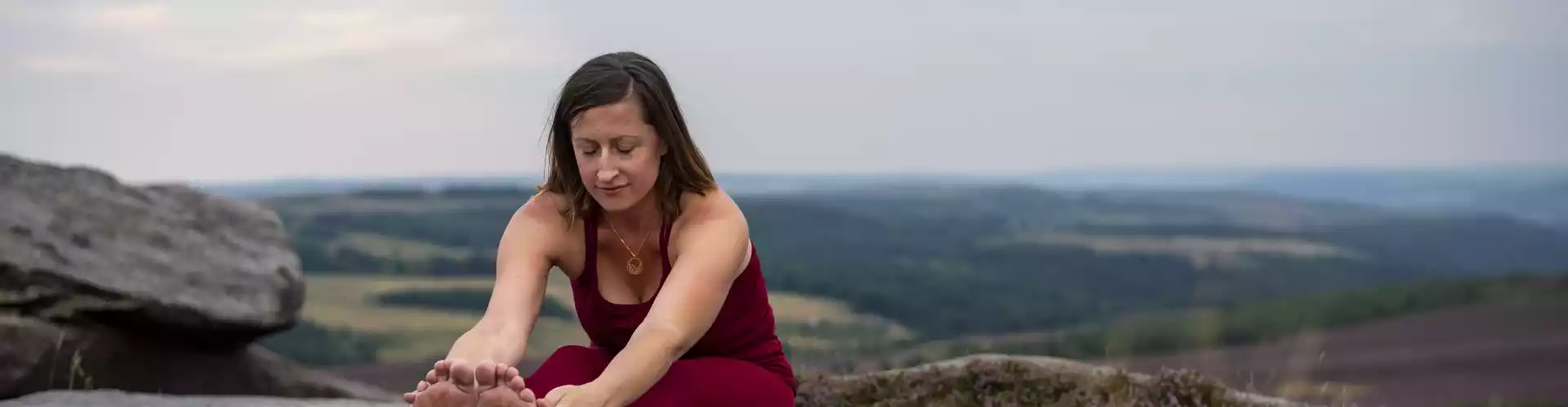 Yoga de guérison réparatrice : calmer le corps physique (série de 6 semaines) - Online Class by Sarah Evans 