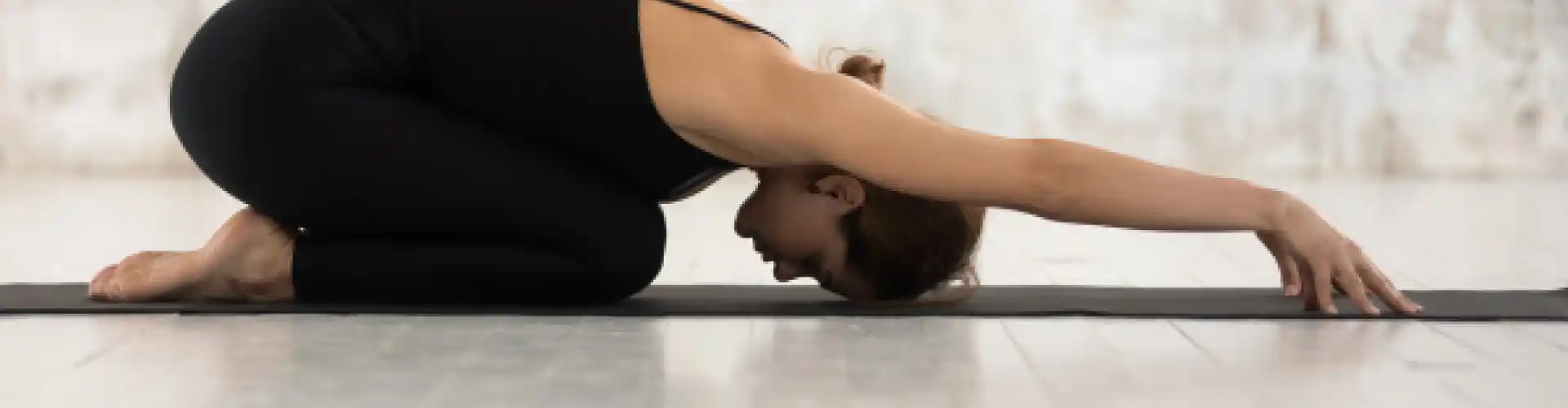 Helyreállító jóga rutin: 20 perc - Online Class by The American Yoga Academy